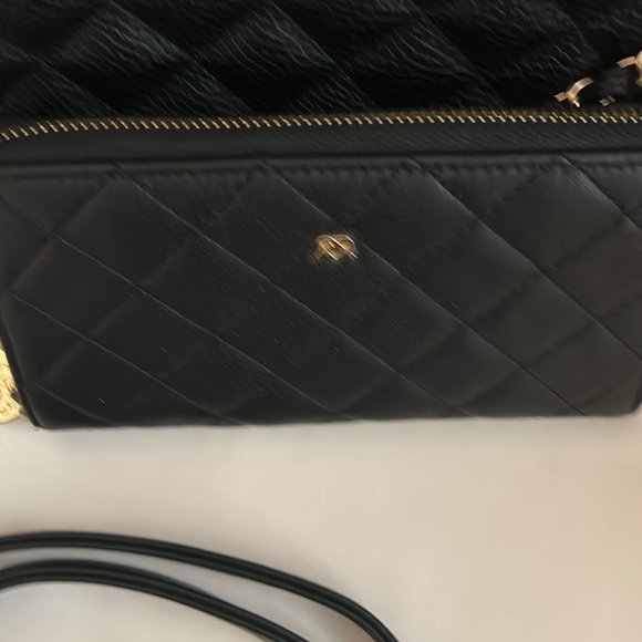 Gunas - black and gold handbag and wallet set. Vegan. Quilted design. - Picture 9 of 16